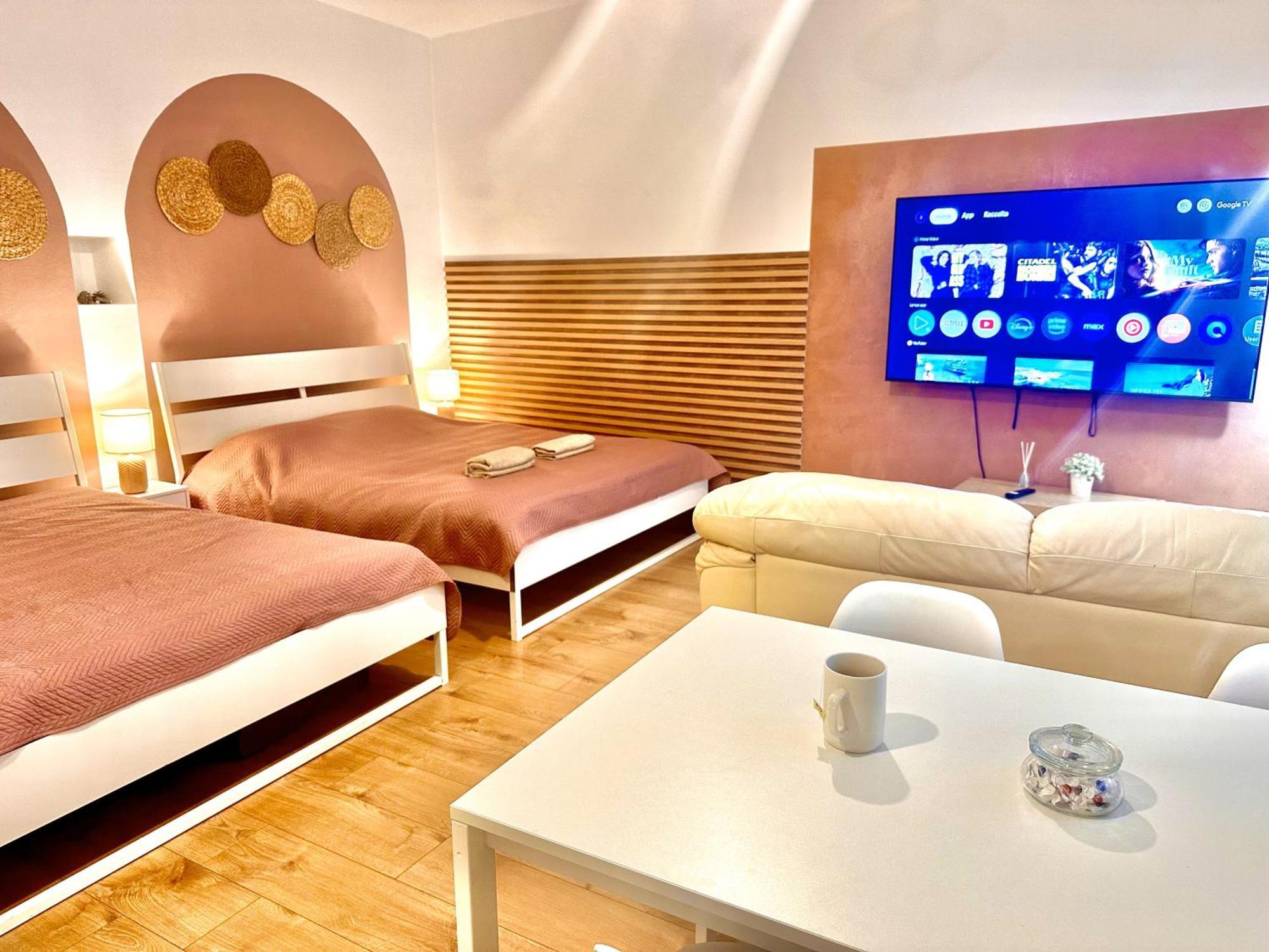 Apartment Kate - Old Town Bratislava Buitenkant foto