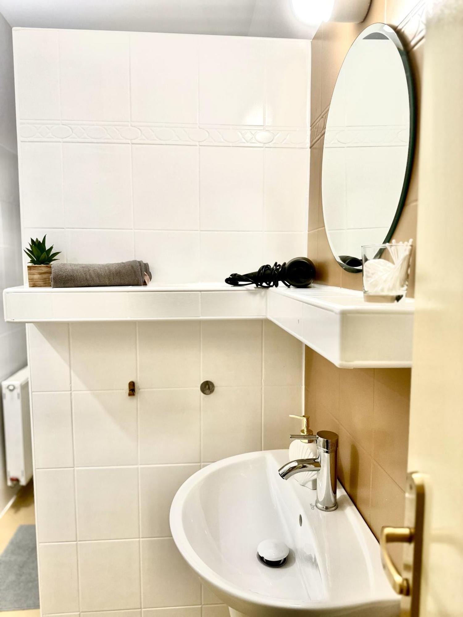 Apartment Kate - Old Town Bratislava Buitenkant foto